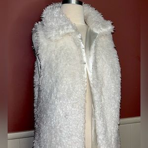 Fuzzy White vest . Size M